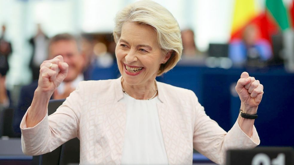 Geschafft: Ursula von der Leyen kann weitere fünf Jahre EU-Kommissionspräsidentin bleiben. Foto: Philipp von Ditfurth/dpa