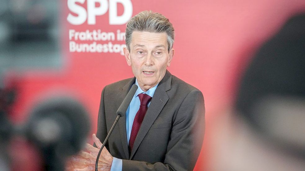 SPD-Fraktionschef Rolf Mützenich sieht die Gefahr einer unbeabsichtigten Eskalation. (Archivbild) Foto: Kay Nietfeld/dpa