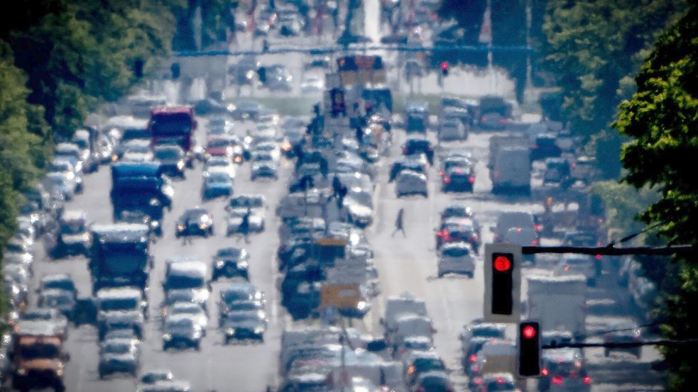 Die Bundesregierung muss nach einer Gerichtsentscheidung mehr für bessere Luft tun. (Symbolbild) Foto: Michael Kappeler/dpa