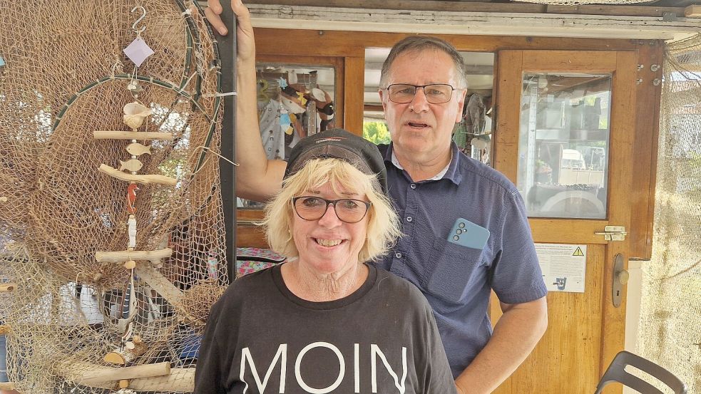 Catharina und Hilmar Bockhacker sind die Chefs vom Hafen 55 und tragen zu der herzlichen Atomosphäre und dem originellen Ambiente bei. Foto: Gettkowski