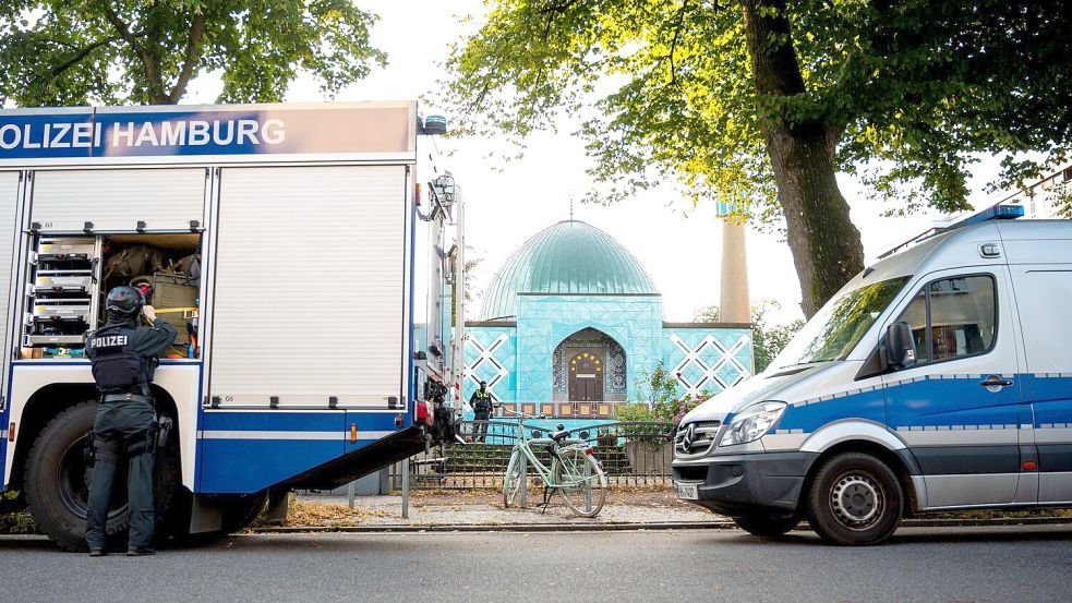 Die Blaue Moschee an der Außenalster in Hamburg wurde beschlagnahmt. Foto: Daniel Bockwoldt/dpa