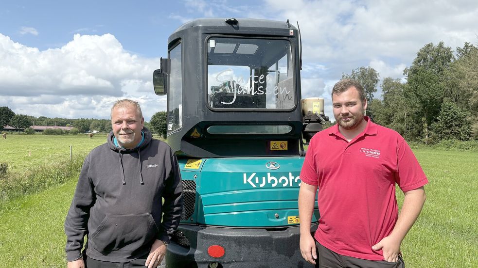 Torsten Engels und Mathis Thomßen sind Teil des Pullingteams Wittensand und bereiten den Wettbewerb am 28. Juli 2024 in Wittensand mit vor. Foto. Spindler