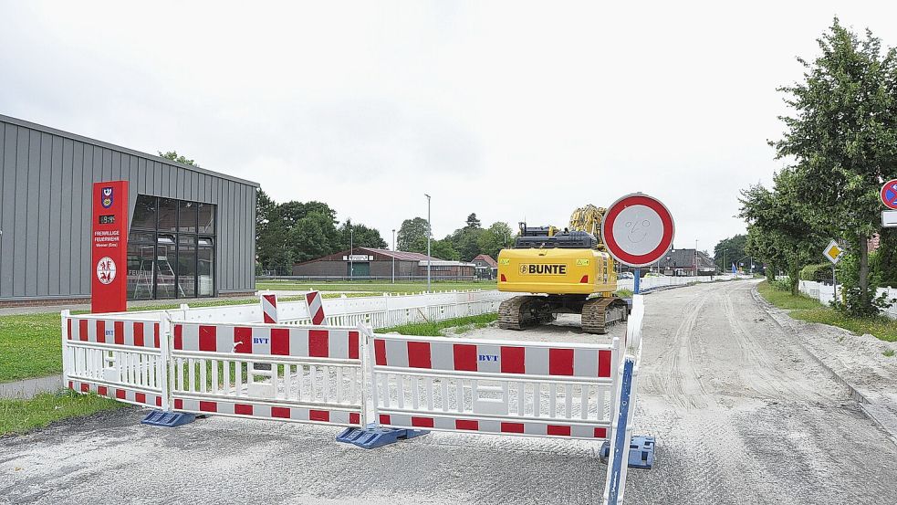 Es gibt Probleme mit dem Material für den Unterbau der Straße. Der muss fest und stabil sein, wenn die Sanierung nachhaltig sein soll. Foto: Wolters