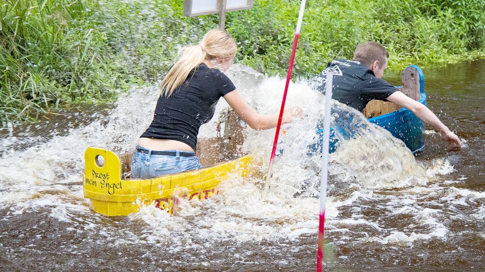 Ein Riesenspaß ist die Waschuber-Regatta für Teilnehmer und Zuschauer. Foto: Privat