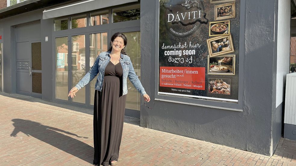 Erfüllt sich ihren Traum vom eigenen Restaurant: Inga Busse vor dem Dáviti. Foto: Schuurman