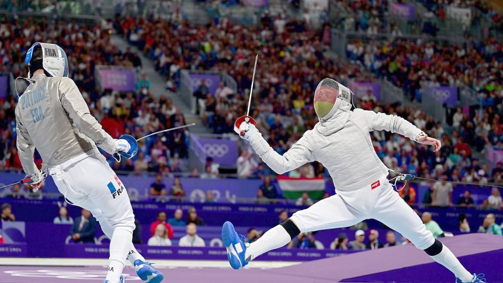 Im Achtelfinale setzte sich Matyas Szabo (r.) knapp gegen Lokalmatador Sebastien Patrice durch. Foto: Sina Schuldt/dpa