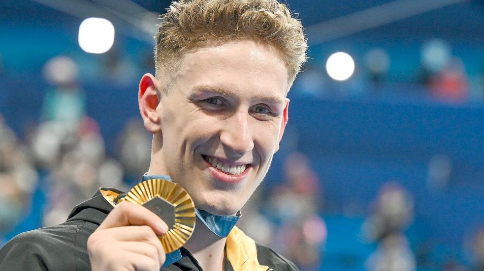 Lukas Märtens bejubelt seinen Olympiasieg - viel gefeiert hat er aber nicht. Foto: Sven Hoppe/dpa