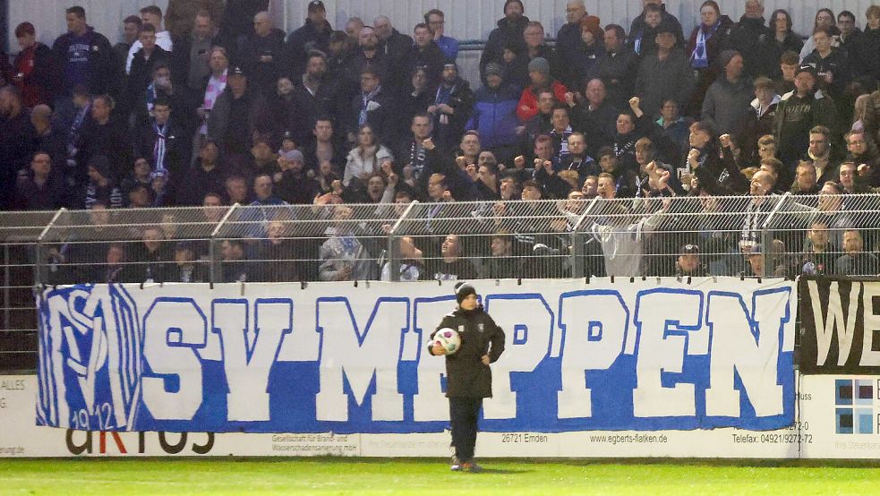 2404 Menschen kamen im März zum Derby gegen Meppen II ins Emder Stadion. Gegen Meppens erster Mannschaft werden am Freitag, 2. August, möglicherweise doppelt so viele Zuschauer sein. Foto: Doden, Emden