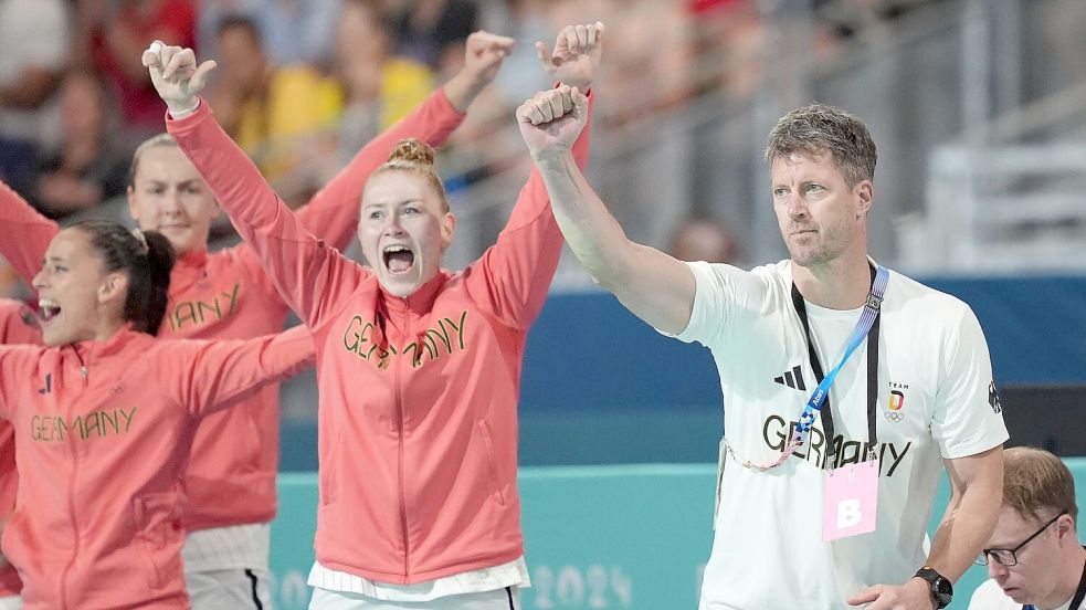 Bundestrainer Markus Gaugisch war zufrieden mit der Leistung seiner Spielerinnen. Foto: Marcus Brandt/dpa