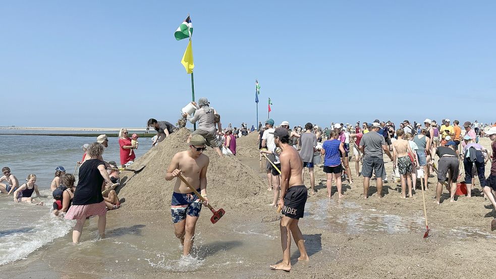 Die Sandburgen wurden auf Borkum verteidigt. Foto: Geeske Kauf