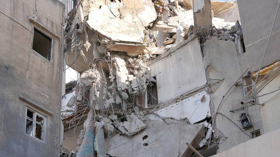 Nach dem israelischen Angriff auf einen Vorort der libanesischen Hauptstadt Beirut hat die Hisbollah im Libanon den Tod ihres Militärkommandeurs Fuad Schukr bestätigt. Foto: Hussein Malla/AP/dpa