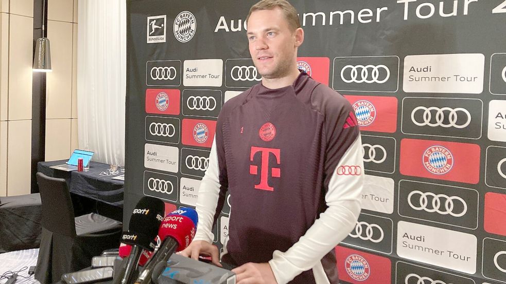 Manuel Neuer in Seoul. Im Teamhotel spricht er auch über die Nationalelf. Foto: Klaus Bergmann/dpa