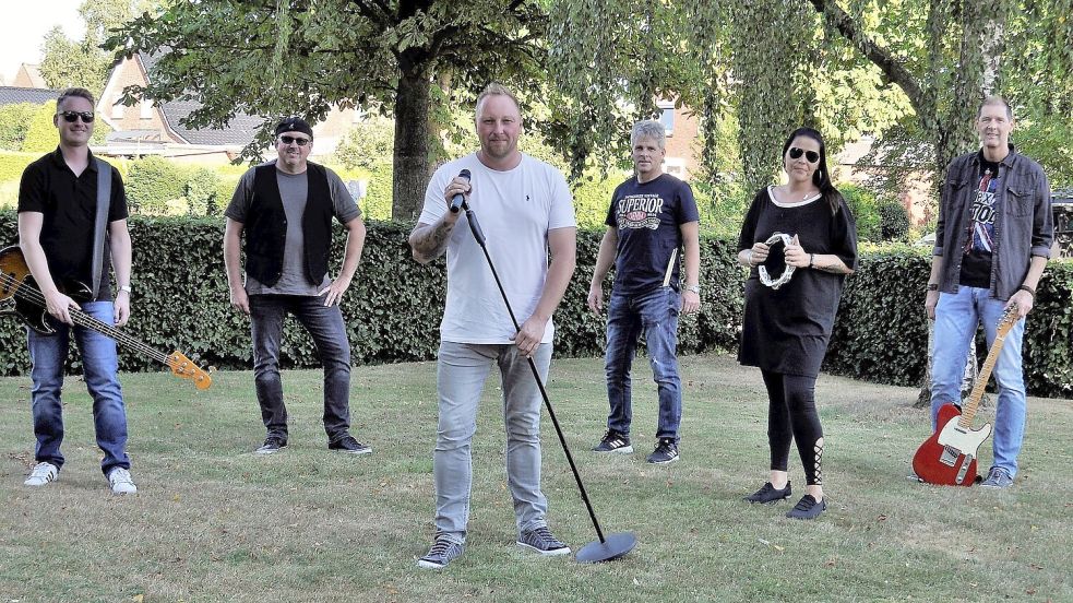 Die Emder Band „Sixpack“ wird am Sonntagabend auf dem Bottermarkt in Ihrhove spielen. Foto: Band