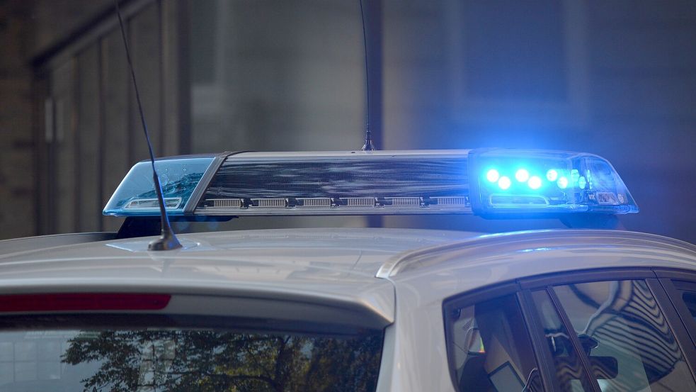 Die Leeraner Polizei wollte eine 20-jährige Autofahrerin kontrollieren. Statt anzuhalten, trat die Frau die Flucht an. Archivfoto: Pixabay