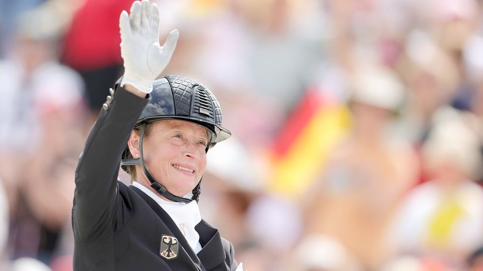 Isabell Werth gewinnt mit dem deutschen Team Gold in der Dressur. Foto: Rolf Vennenbernd/dpa