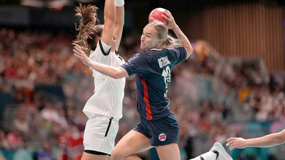 Gegen Norwegen brechen Deutschlands Handballerinnen nach einem Blitzstart ein. Foto: Aaron Favila/AP/dpa