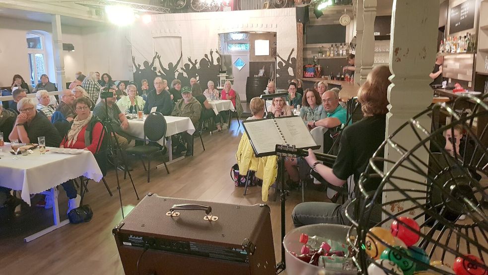 Bei der letzten Veranstaltung von „Bingo trifft Bühne“ wurden 318,30 Euro Spenden gesammelt. Foto: Musik-Café Marienheil