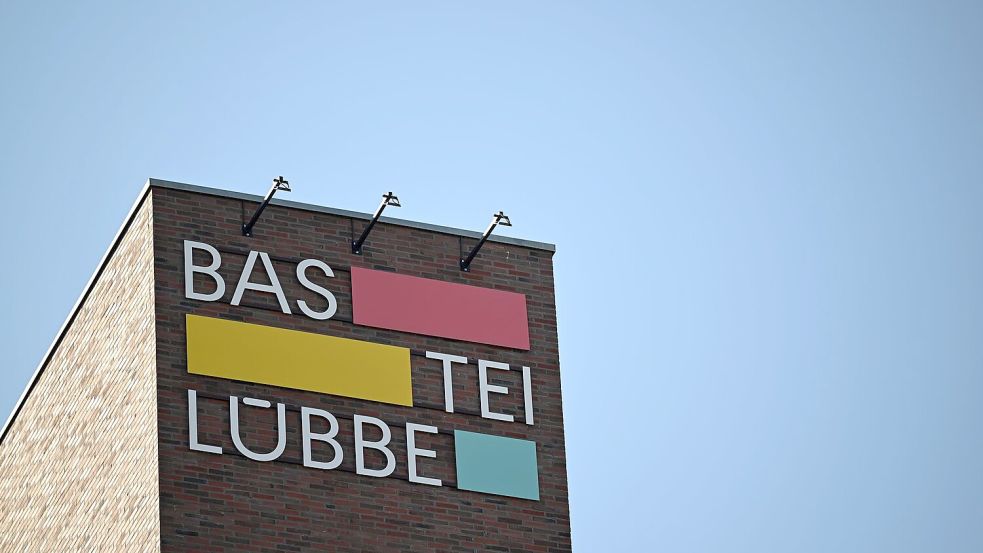 Das Logo des Verlages Bastei Lübbe ist an der Unternehmenszentrale zu sehen. Foto: Federico Gambarini/dpa