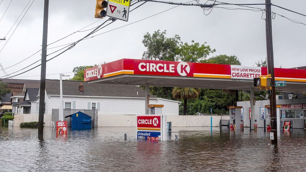 Bereits zu Beginn der Woche sorgten Ausläufer von „Debby“ etwa in Charleston in South Carolina für Überschwemmungen. Nun ist der Sturm dort erneut auf Land getroffen. Foto: Henry Taylor/The Post And Courier/AP/dpa