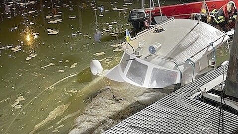 Das Boot war auf den Grund gesunken. Foto: Wasserschutzpolizei