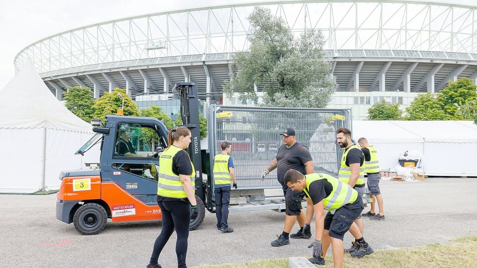 Alle drei Swift-Konzerte in Wien sind abgesagt. Jetzt geht es an den Abbau. Foto: Florian Wieser/APA/dpa