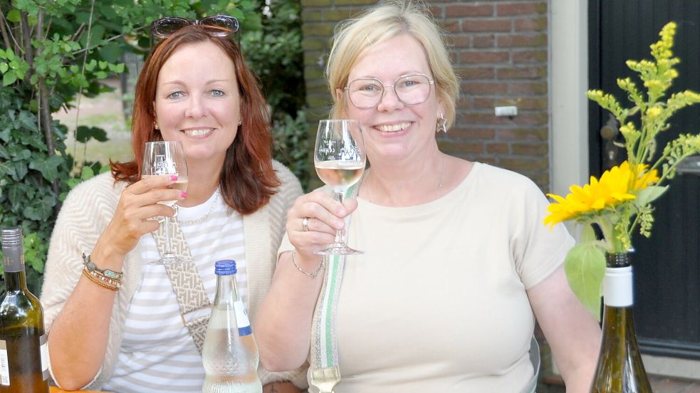 Die Gäste probierten sich in Leer durch verschieden Weinsorten. Foto: Wolters