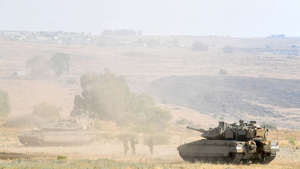 Beschuss geht weiter: ein israelischer Panzer nahe der Grenze zum Libanon. (Symbolbild) Foto: Gil Eliyahu/JINI/XinHua/dpa