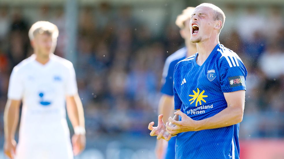 Kickers-Neuzugang Tim Dietrich zeigte im Spiel gegen BW Lohne Emotionen. Foto: Doden, Emden