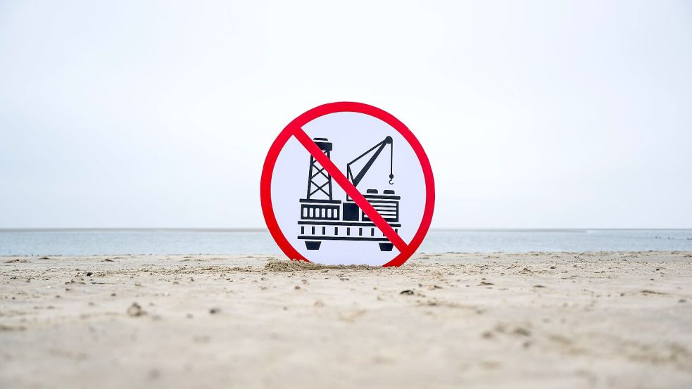 Gegen die geplante Gasförderung vor der Nordseeinsel Borkum gibt es seit Jahren Proteste. Foto: Sina Schuldt/dpa