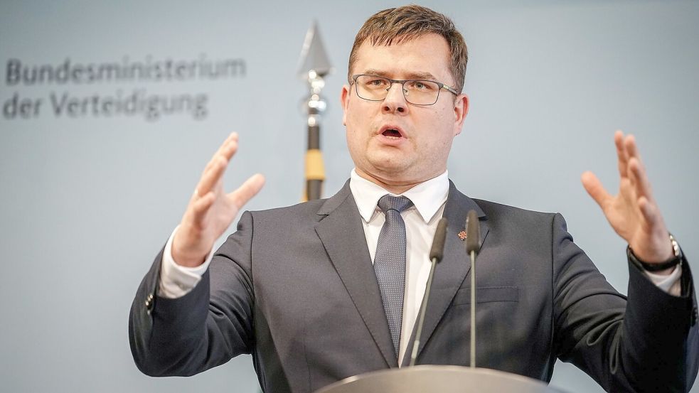 Der litauische Verteidigungsminister Laurynas Kasčiūnas hat eine Verlegung russischer Truppen aus der Ostseeregion Kaliningrad festgestellt. (Archivbild) Foto: Kay Nietfeld/dpa