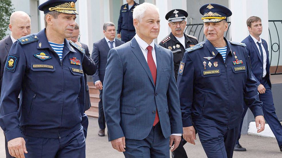 Beloussow übernimmt nun persönliche die Kontrolle über den Abwehrkampf gegen die ukrainischen Truppen im Grenzgebiet. (Archivbild) Foto: -/Russian Defense Ministry Press Service via AP/dpa