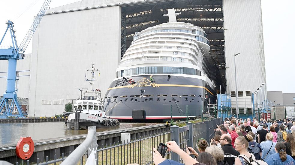 Die Meyer Werft ist für riesige Kreuzfahrtschiffe bekannt - steckt derzeit aber in der schwersten Krise ihrer Geschichte. (Archivbild) Foto: Lars Penning/dpa