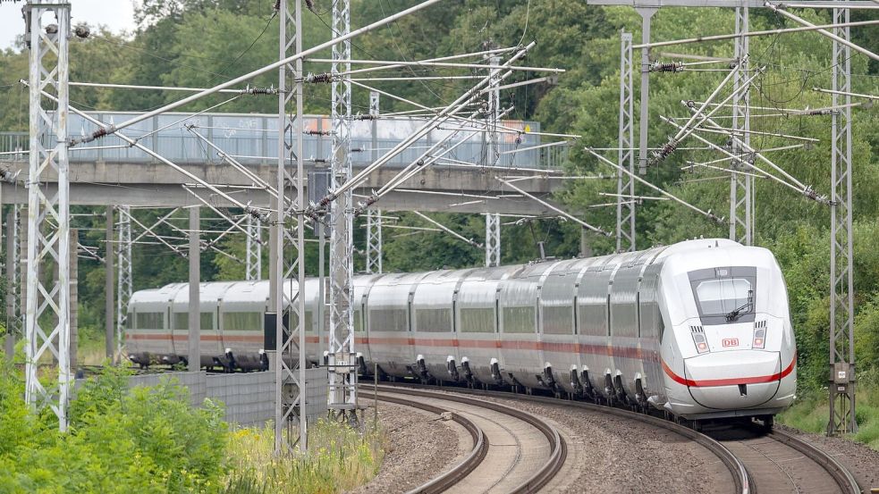 Ab Freitag gesperrt: Auf der Bahnstrecke zwischen Hamburg und Berlin soll vier Monate lang gebaut werden (Archivfoto). Foto: Soeren Stache/dpa