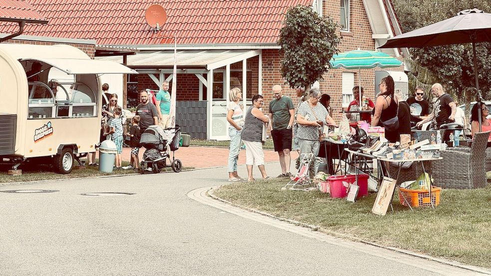 Der Flohmarkt an der Johannes-Brockmann-Straße. Foto: Hellmers