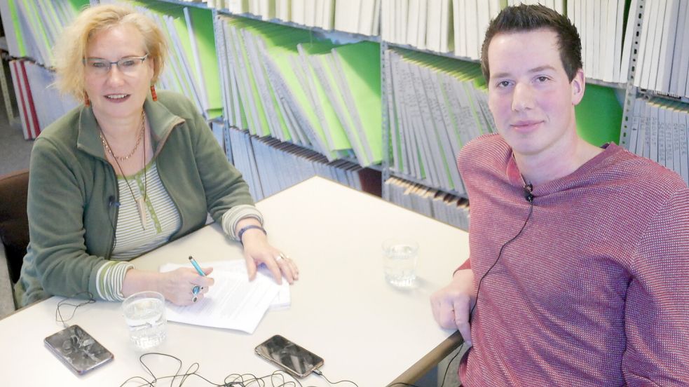 Tammo Hinken hat mit GA-Redakteurin Astrid Fertig für die neue Folge des Podcasts "Fertig, los!" über seine Situation als Landwirt gesprochen. Bei ihrem Gespräch haben die Beiden erkannt, dass Bauern tatsächlich an vielen Fronten kämpfen. Doch es gibt Hoffnung auf Zukunft für die Landwirtschaft in Deutschland. Daran glaubt Tammo Hinken, nicht nur was seine persönliche Zukunft im Milchviehbetrieb seiner Familie in Potshausen betrifft, sondern ganz generell. Foto: Kruse