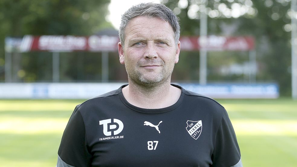 Firrels Trainer Bernd Grotlüschen hat Respekt vor dem kommenden Gegner – aber auch Vertrauen in die Stärke seiner eigenen Mannschaft. Foto: Doden, Emden