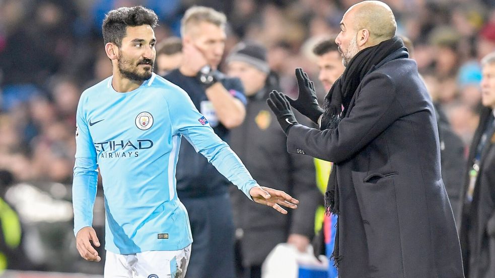 Wieder vereint: Ilkay Gündogan (l) und Pep Guardiola. Foto: Walter Bieri/KEYSTONE/dpa