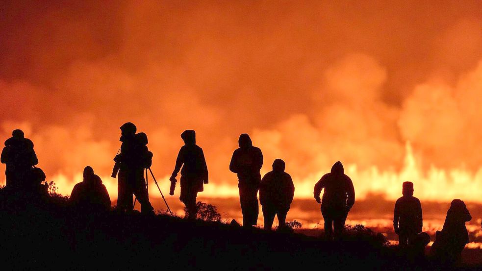 Auf Island ist zum sechsten Mal innerhalb von neun Monaten ein Vulkan ausgebrochen. Foto: Marco di Marco/AP/dpa