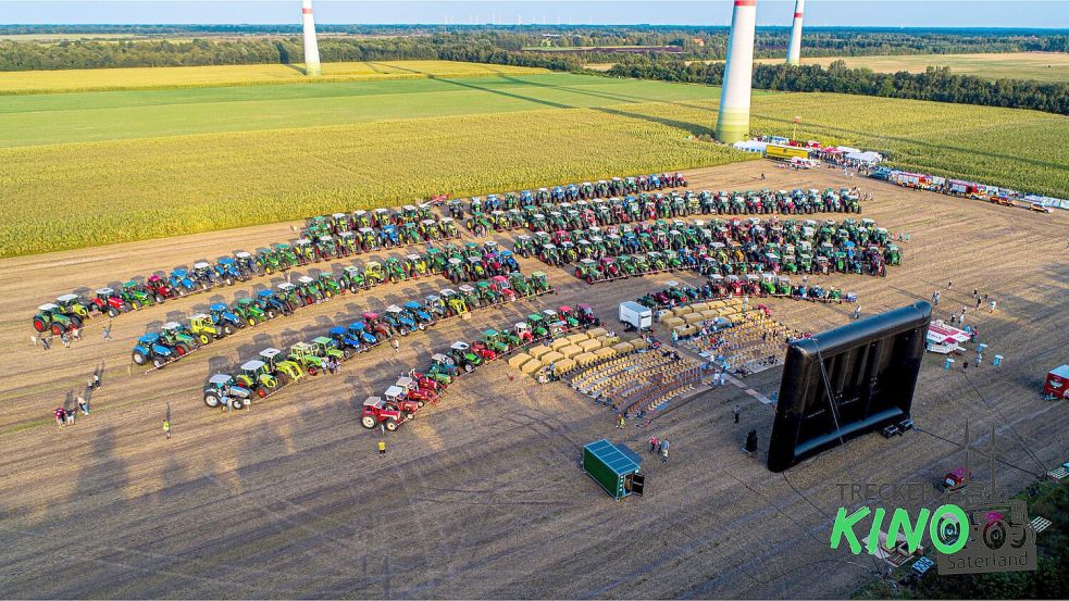 Bis zu 600 Trecker können auf das Gelände fahren. Aber auch Besucher ohne Landmaschine können das Kinoerlebnis im Windpark genießen. Foto: Landjugend Sedelsberg