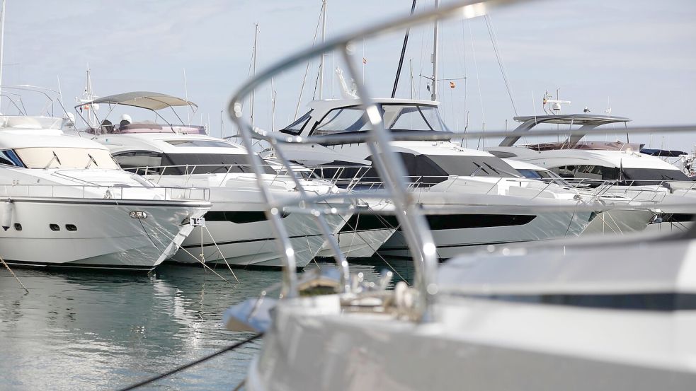 Die Motorjacht wurde inzwischen im Hafen von Porto Cristo ausfindig gemacht. (Symbolbild) Foto: Clara Margais/dpa