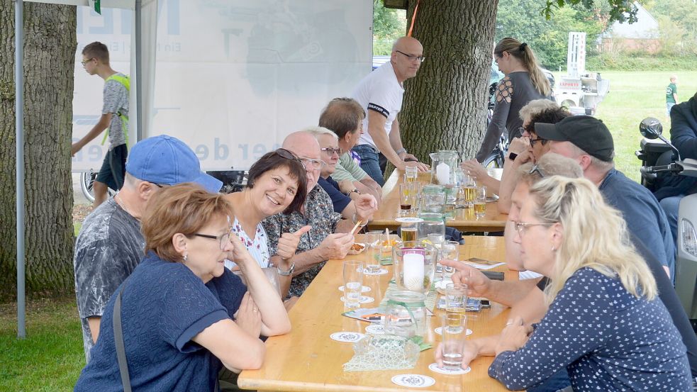 Sehr viele Gäste nahmen am Fest in Burlage teil. Eine Attraktion für die Besucher war sicherlich das Kaiserschießen, aber auch sonst gab es viel Programm.