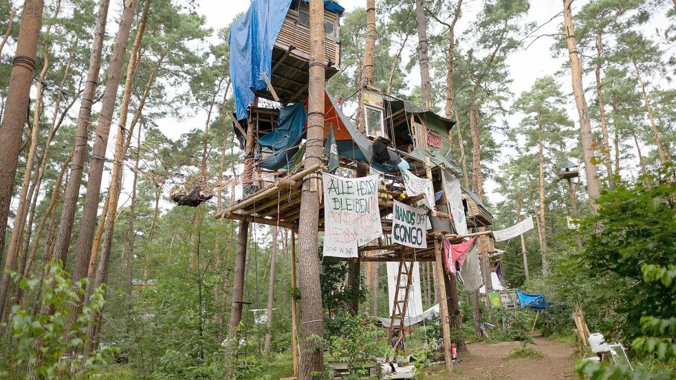 Das Protestcamp am Tesla-Werk existiert mittlerweile seit einem halben Jahr. Foto: Sebastian Gollnow/dpa