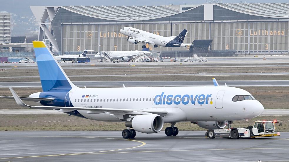 Der mit Verdi abgeschlossene Tarifvertrag bei der Lufthansa-Tochter Discover empört andere Gewerkschaften. (Archivbild) Foto: Arne Dedert/dpa