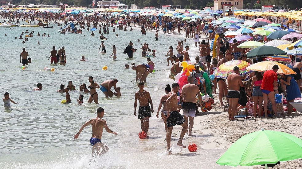 Ein Badeausflug endet für ein deutsches Mädchen in Italien tödlich. (Symbolbild) Foto: Alberto Lo Bianco/LaPresse via ZUMA Press/dpa