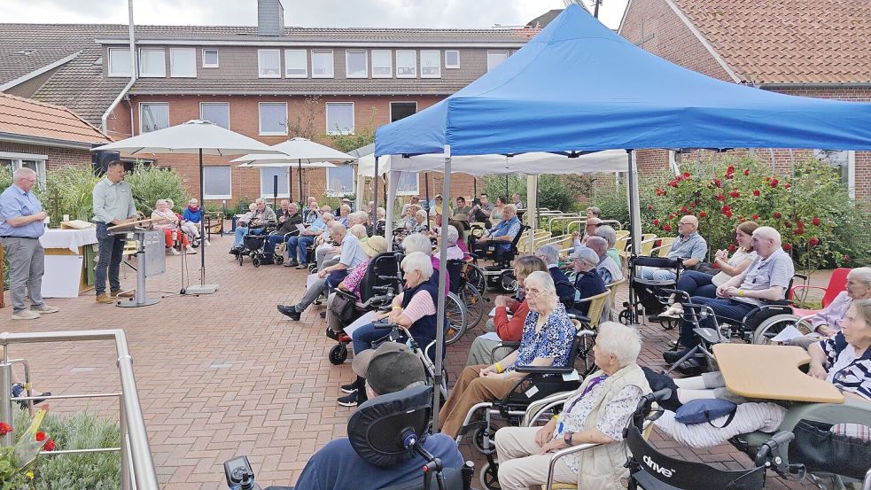 Bei gutem Wetter wurde das Sommerfest im Seniorenzentrum in Westrhauderfehn gefeiert. Foto: Reilstift