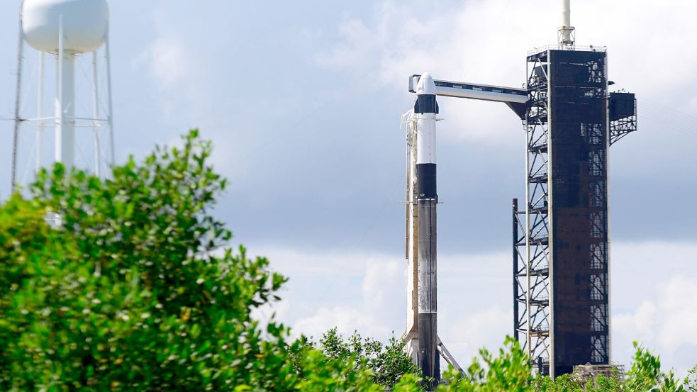 Mit einer „Falcon 9“-Rakete auf 700 Kilometer über der Erde Foto: Charles Briggs/ZUMA Press Wire/dpa