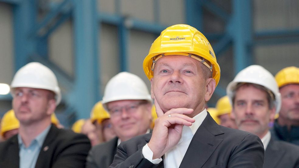 Bundeskanzler Scholz hat der Meyer Werft die staatliche Hilfe zugesichert. (Archivbild) Foto: Markus Hibbeler/dpa