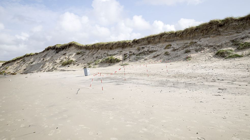 Am Strand von Vorupør in Dänemark buddeln zwei Jungen in den Dünen. Durch einen Erdrutsch werden sie unter Sandmassen begraben. Foto: dpa/Ritzau Scanpix/AP/Johnny Pedersen