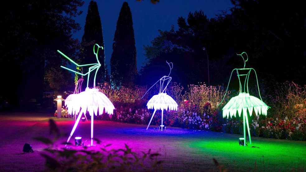 Eine Galerie mit rund 30 kreativen Skulpturen, fantasievollen Objekten, bewegten Video-Projektionen und Wasserfontänen säumt die Wege durch den ganzen Park. Foto: Hans Jürgen Zietz