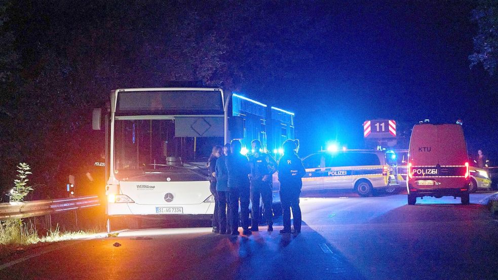 Einsatz in Siegen: Eine Frau verletzt fünf Menschen in einem Bus. Foto: Sascha Ditscher/dpa